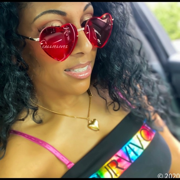 🌞❤️Red Heart Shaped Sunglasses❤️ - Picture 2 of 4
